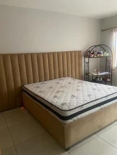 Queen size bed setI am relocating, it’s still in a very good