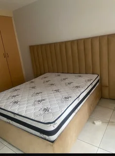 Queen size bed setI am relocating, it’s still in a very good