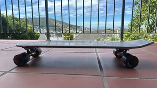 Globe Sun City Black Burle/White Pearl Complete Skateboard Cruiser 9&#34; x 30&#34;