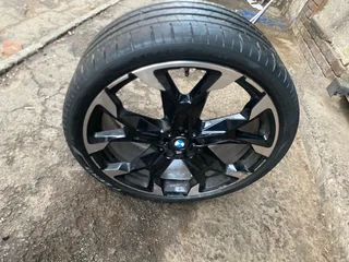 245/35/21 BMW Rim and Tyre