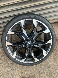 245/35/21 BMW Rim and Tyre