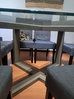 Dining room table &amp; chairs