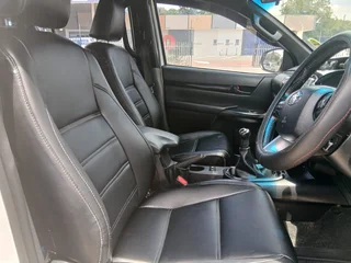 White Toyota Hilux 2.4 GD-6 D/Cab with 132000km available now!