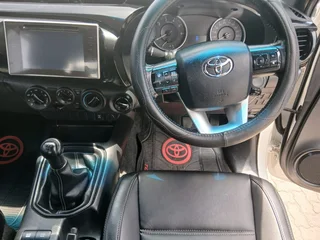 White Toyota Hilux 2.4 GD-6 D/Cab with 132000km available now!