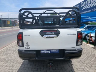 White Toyota Hilux 2.4 GD-6 D/Cab with 132000km available now!