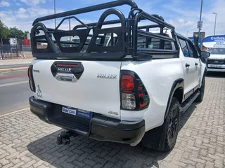 White Toyota Hilux 2.4 GD-6 D/Cab with 132000km available now!