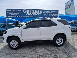 Toyota Fortuner 3.0 D-4D 4x4, White with 125000km, for sale!