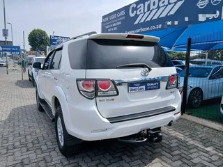 Toyota Fortuner 3.0 D-4D 4x4, White with 125000km, for sale!