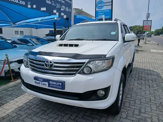 Toyota Fortuner 3.0 D-4D 4x4, White with 125000km, for sale!
