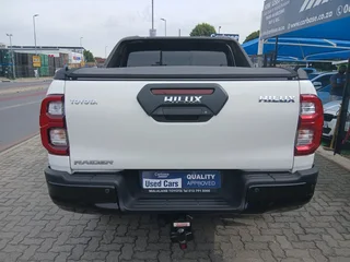 White Toyota Hilux 2.4 GD-6 Raider with 20000km available now!