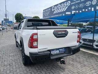 White Toyota Hilux 2.4 GD-6 Raider with 20000km available now!