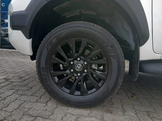 White Toyota Hilux 2.4 GD-6 Raider with 20000km available now!