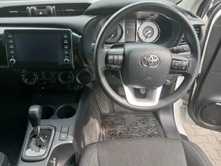 White Toyota Hilux 2.4 GD-6 Raider with 20000km available now!