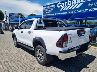 White Toyota Hilux 2.8 GD-6 D/Cab 4x4 Raider with 112400km available now!