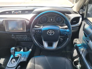 White Toyota Hilux 2.8 GD-6 D/Cab 4x4 Raider with 112400km available now!