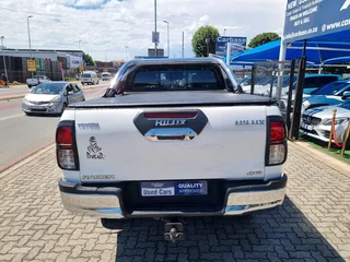 White Toyota Hilux 2.8 GD-6 D/Cab 4x4 Raider with 112400km available now!