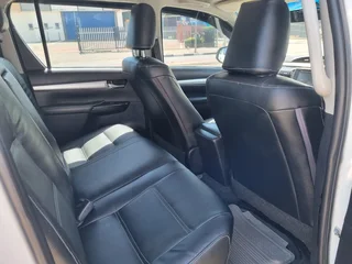 White Toyota Hilux 2.8 GD-6 D/Cab 4x4 Raider with 112400km available now!