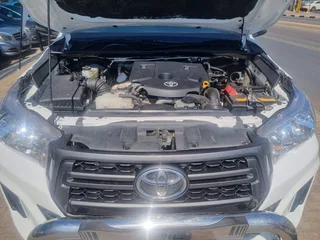 Toyota Hilux 2.4 GD-6 RB SRX, White with 128345km, for sale!