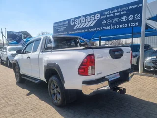 Toyota Hilux 2.4 GD-6 RB SRX, White with 128345km, for sale!