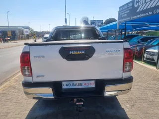 Toyota Hilux 2.4 GD-6 RB SRX, White with 128345km, for sale!