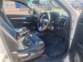 Toyota Hilux 2.4 GD-6 RB SRX, White with 128345km, for sale!