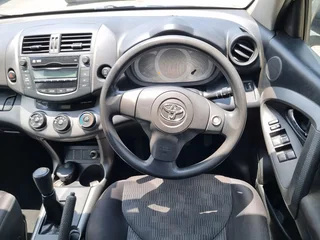 Gold Toyota RAV4 2.0 GX 4x2 with 152000km available now!