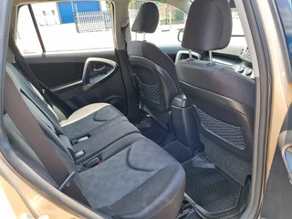 Gold Toyota RAV4 2.0 GX 4x2 with 152000km available now!