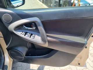 Gold Toyota RAV4 2.0 GX 4x2 with 152000km available now!