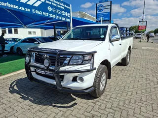 White Toyota Hilux 2.5 D-4D 4x4 SRX with 114000km available now!
