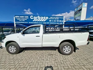 White Toyota Hilux 2.5 D-4D 4x4 SRX with 114000km available now!