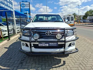 White Toyota Hilux 2.5 D-4D 4x4 SRX with 114000km available now!