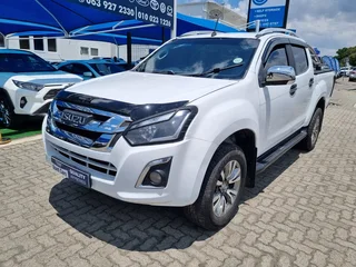 White Toyota Hilux 2.5 D-4D 4x4 SRX with 114000km available now!