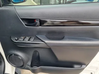 White Toyota Hilux 2.4 GD-6 GR SPORT LEGEND 4x4 with 130000km available now!