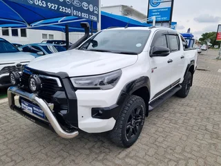 White Toyota Hilux 2.4 GD-6 GR SPORT LEGEND 4x4 with 130000km available now!