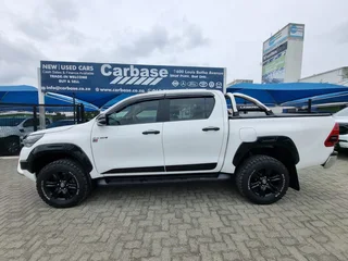 White Toyota Hilux 2.4 GD-6 GR SPORT LEGEND 4x4 with 130000km available now!