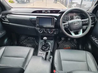 White Toyota Hilux 2.4 GD-6 GR SPORT LEGEND 4x4 with 130000km available now!