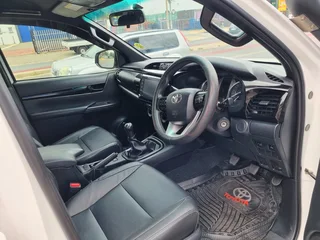 White Toyota Hilux 2.4 GD-6 GR SPORT LEGEND 4x4 with 130000km available now!