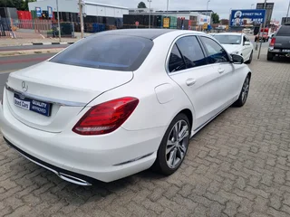 White Mercedes-Benz C 200 BlueEFFICIENCY Elegance with 115000km available now!