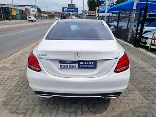 White Mercedes-Benz C 200 BlueEFFICIENCY Elegance with 115000km available now!