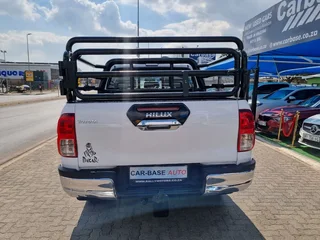 Toyota Hilux 2.8 GD-6 D/Cab 4x4 Raider, White with 117000km, for sale!