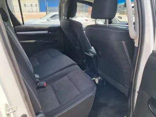 Toyota Hilux 2.8 GD-6 D/Cab 4x4 Raider, White with 117000km, for sale!