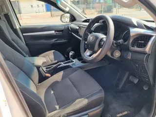 Toyota Hilux 2.8 GD-6 D/Cab 4x4 Raider, White with 117000km, for sale!