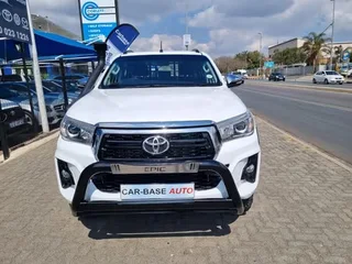 Toyota Hilux 2.8 GD-6 D/Cab 4x4 Raider, White with 117000km, for sale!