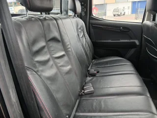 Isuzu D-Max 300 D/Cab LX with 41000km available now!