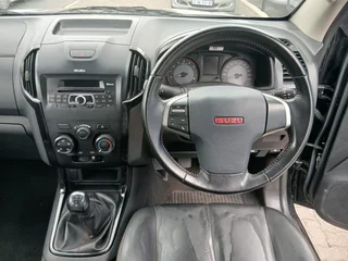 Isuzu D-Max 300 D/Cab LX with 41000km available now!