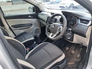 Renault Triber 1.0 Dynamique, Silver with 159655km, for sale!