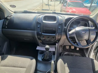 White Ford Ranger 2.2 TDCi Hiraider 4x2 D/Cab with 94000km available now!