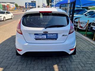 White Ford Fiesta 1.5 TDCi Ambiente with 102000km available now!