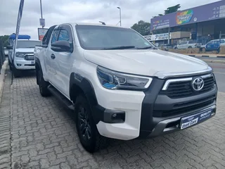 White Toyota Hilux 2.4 GD-6 X/Cab RB SRX with 70000km available now!