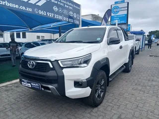 White Toyota Hilux 2.4 GD-6 X/Cab RB SRX with 70000km available now!